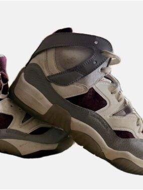 Women’s Jordan 11 High-Top Athletic Sneakers in Gray, White & Burgundy Size 6.